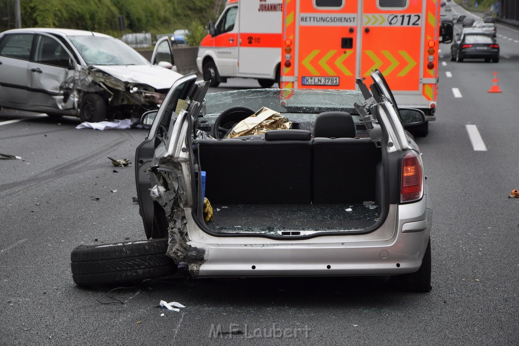 VU Auffahrunfall A 3 Rich Oberhausen kurz vor AS Koeln Dellbrueck P072.JPG - Miklos Laubert